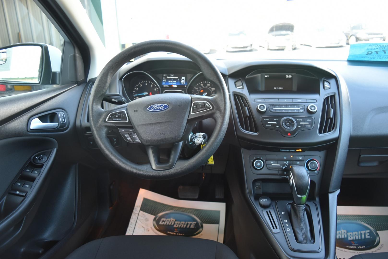 2018 White /Black Ford Focus SE (1FADP3F22JL) with an 2.0L I-4 GDI TI-VCT engine, 6-Speed Powershift Automatic transmission, located at 1600 E Hwy 44, Rapid City, SD, 57703, (605) 716-7878, 44.070232, -103.171410 - Photo#12